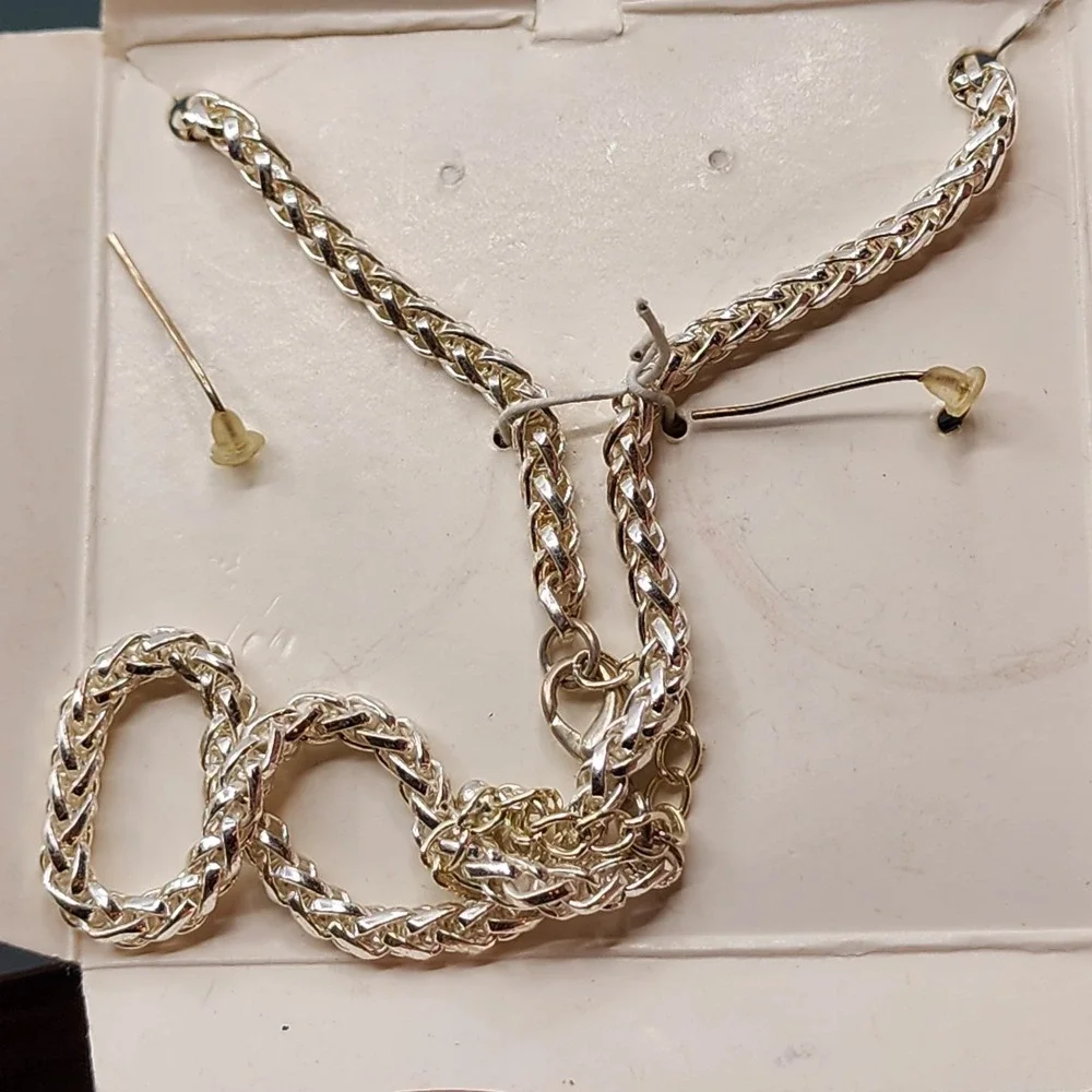 Kenneth Cole Cat Eye Glass Pendant Necklace Earrings Set Silver Tone Rope Detail